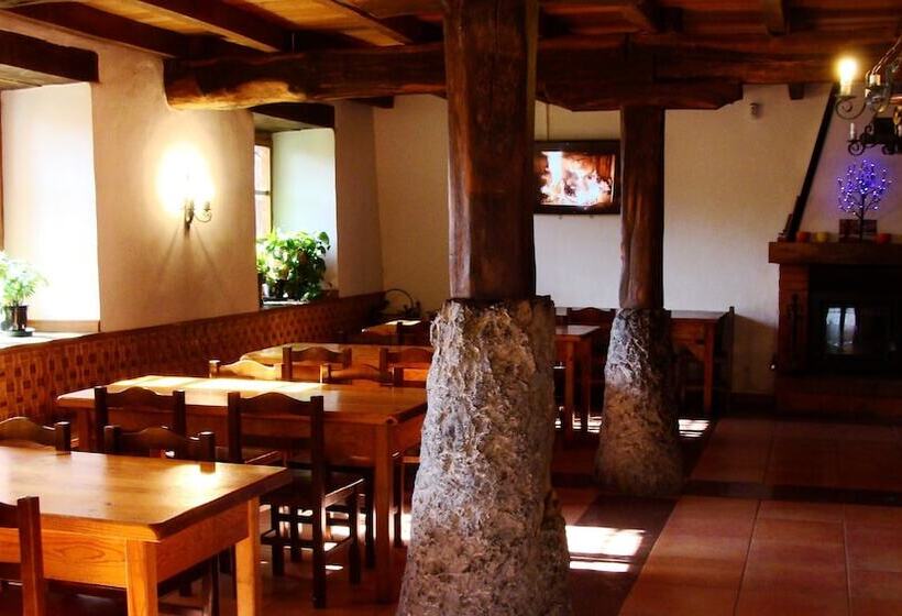 Albergue Rural Mandoia Hostel