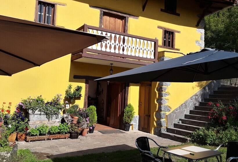 Albergue Rural Mandoia Hostel