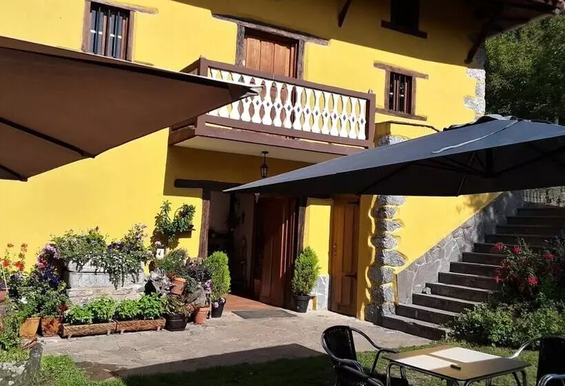 Albergue Rural Mandoia   Hostel