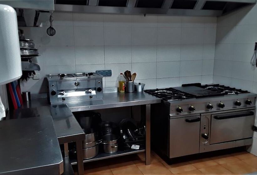 Albergue Rural Mandoia Hostel