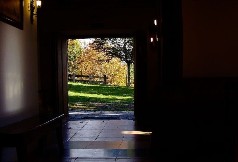 Albergue Rural Mandoia Hostel