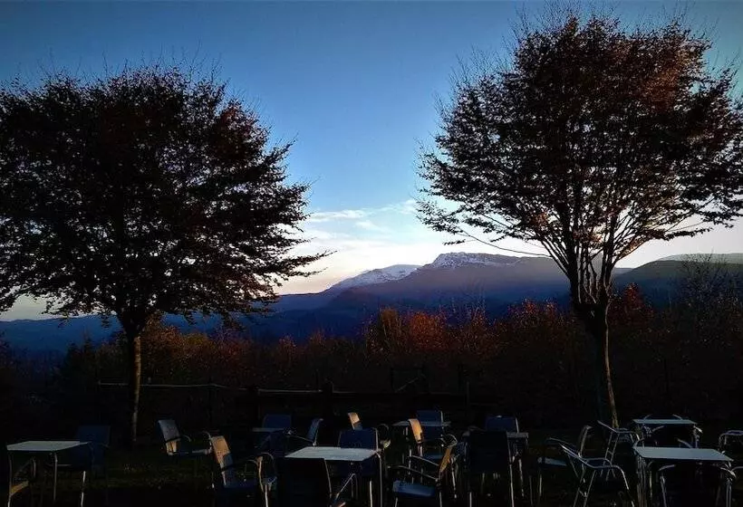 Albergue Rural Mandoia   Hostel