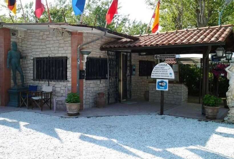 هتل Camping Dei Tigli