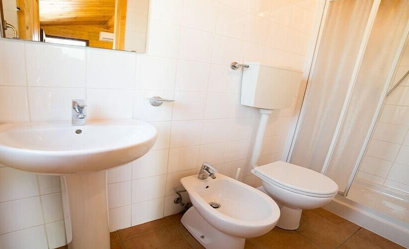 هتل Camping Dei Tigli