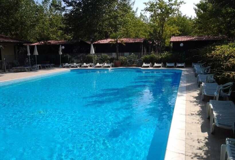 هتل Camping Dei Tigli