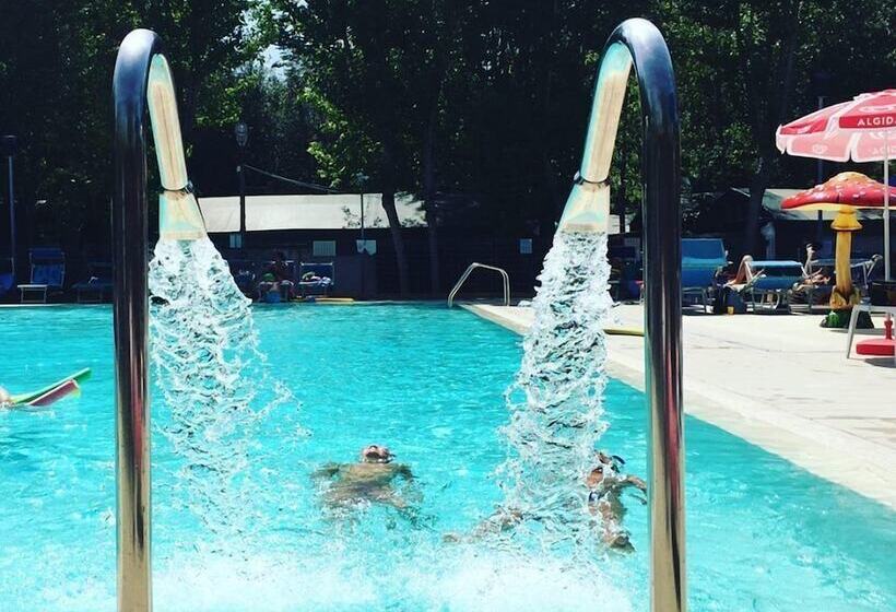 هتل Camping Dei Tigli