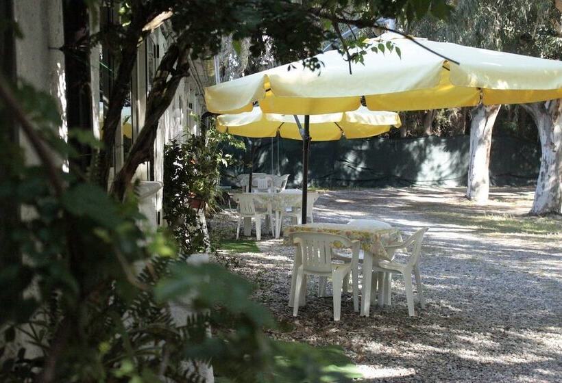 בית מלון כפרי Villaggio Camping Calypso