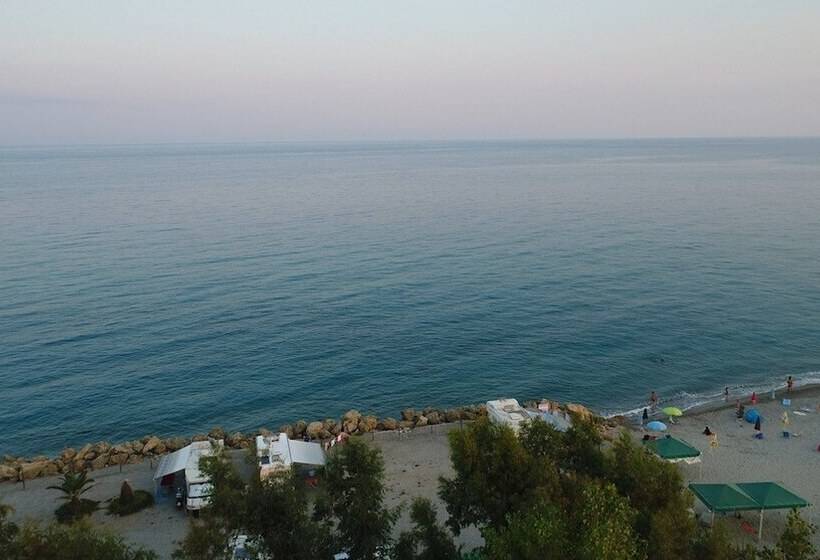 בית מלון כפרי Villaggio Camping Calypso