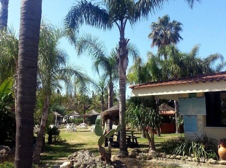 בית מלון כפרי Villaggio Camping Calypso