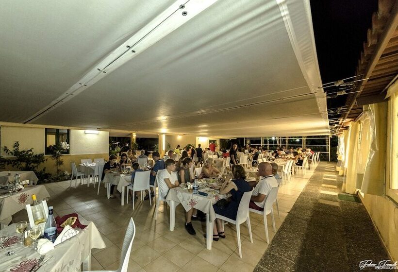 בית מלון כפרי Villaggio Camping Calypso