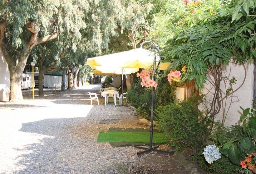 בית מלון כפרי Villaggio Camping Calypso
