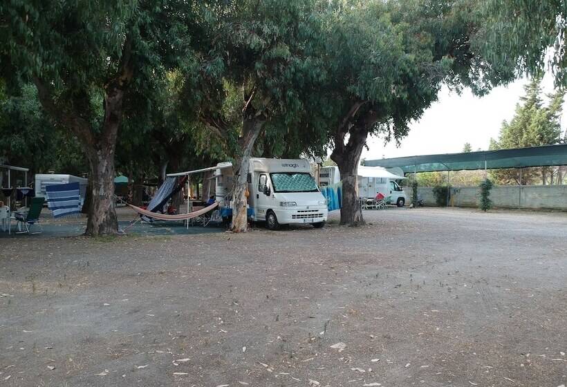 בית מלון כפרי Villaggio Camping Calypso