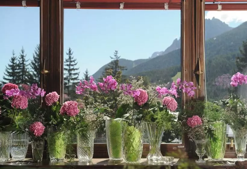 Aamiaismajoitus (B&B) Valcastello Dolomites Chalet & Polo Club