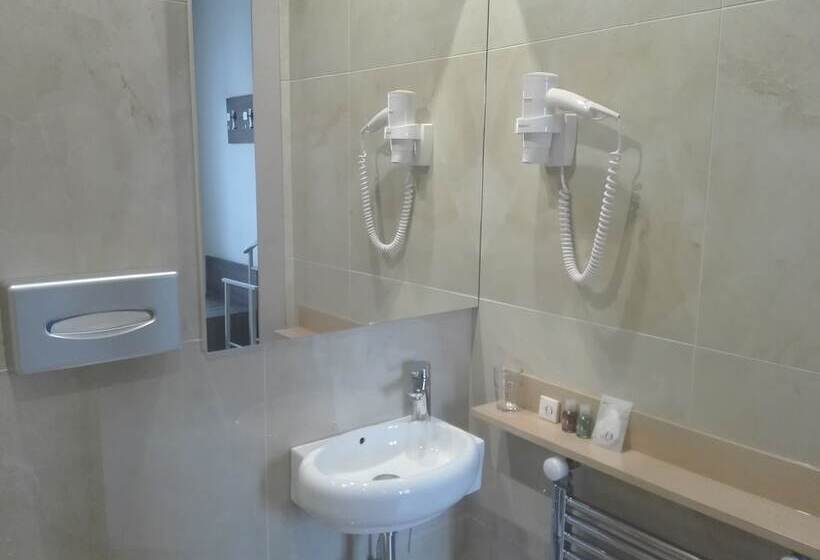 بنسيون La Cattedrale