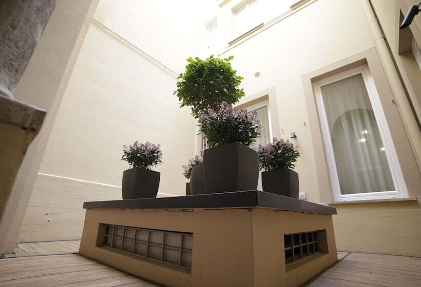 پانسیون Suitelifetrevi