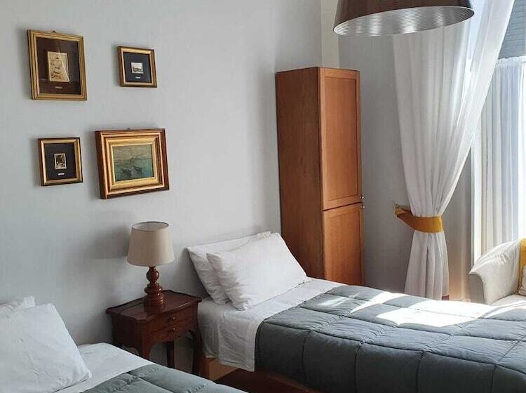 تختخواب و صبحانه La Dimora Dei Reali