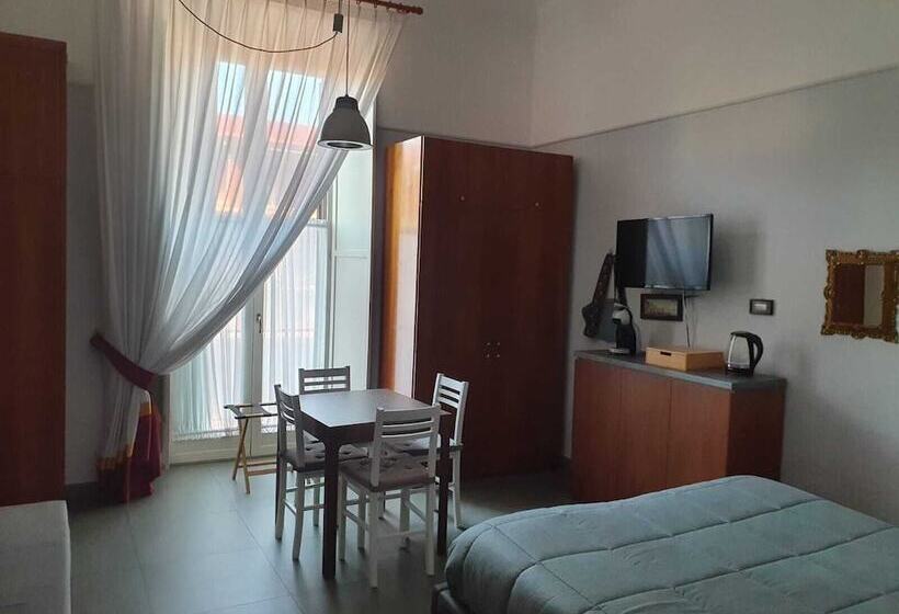 تختخواب و صبحانه La Dimora Dei Reali