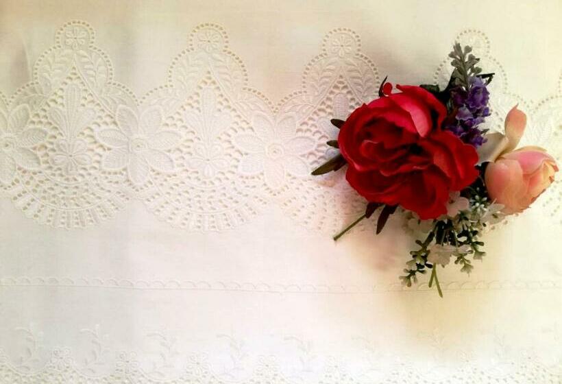 تختخواب و صبحانه Li Suluri