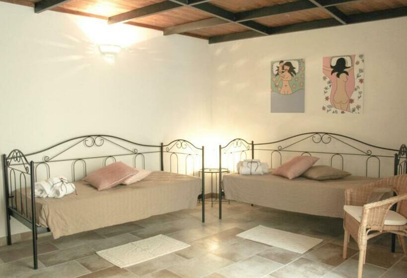 تختخواب و صبحانه Li Suluri