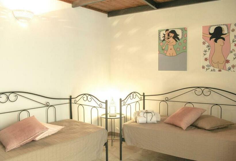 تختخواب و صبحانه Li Suluri