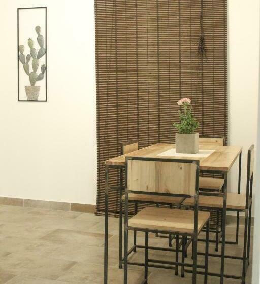 تختخواب و صبحانه Li Suluri