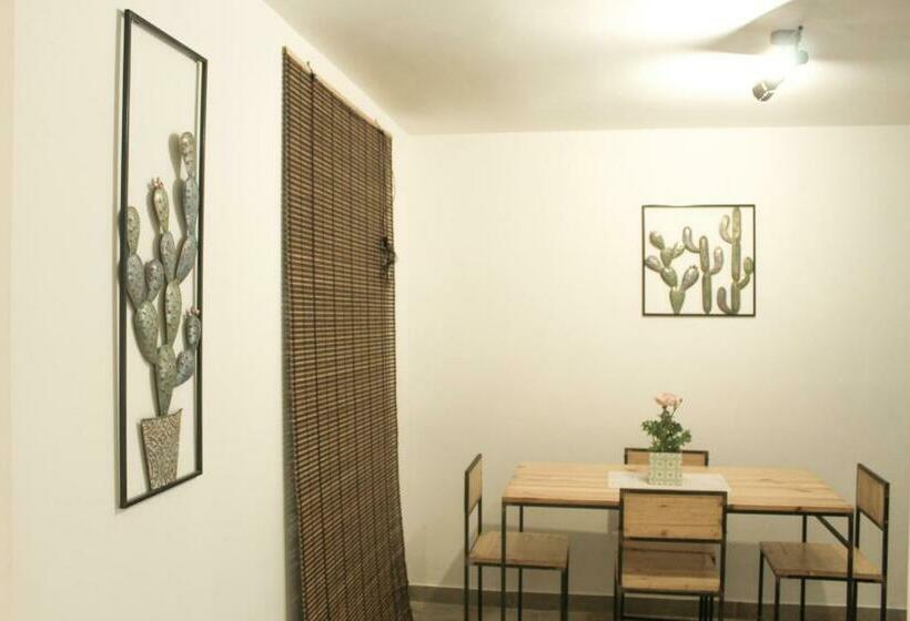 تختخواب و صبحانه Li Suluri