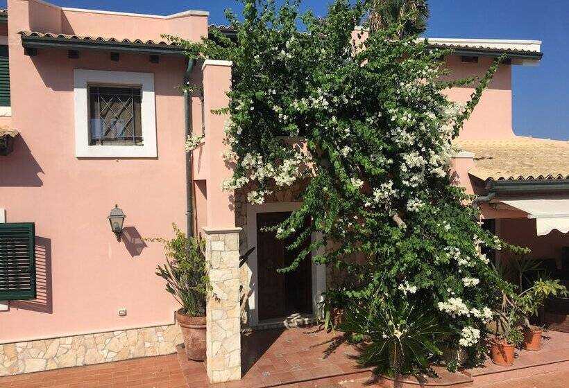 פנסיון Villa Sara