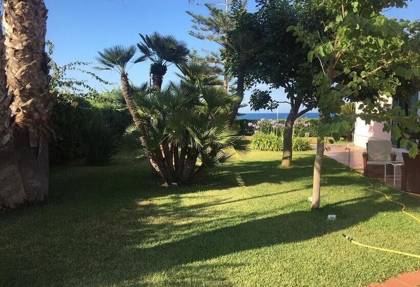 פנסיון Villa Sara