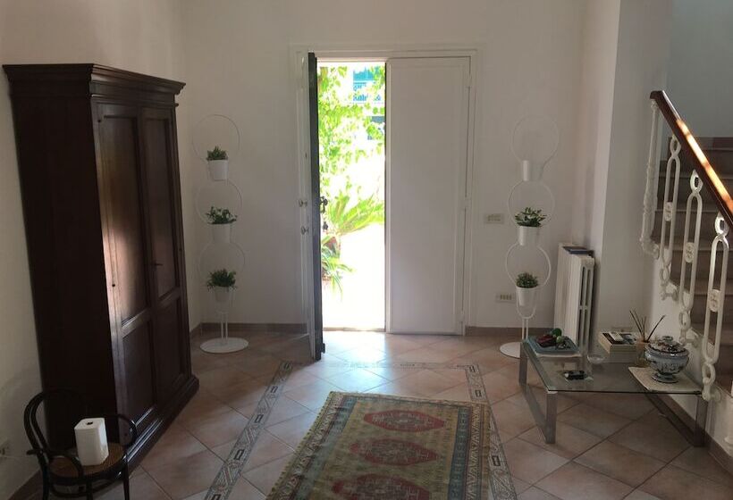 פנסיון Villa Sara