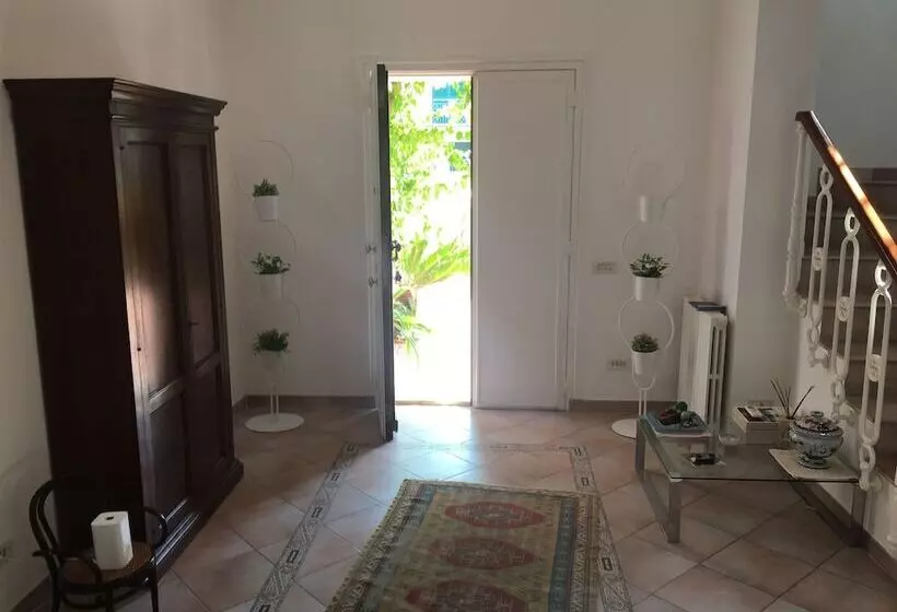 پانسیون Villa Sara