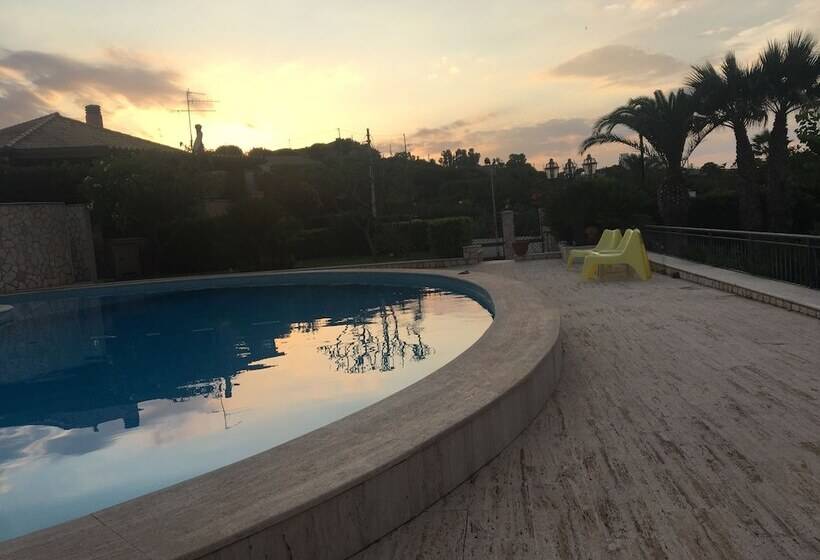 פנסיון Villa Sara