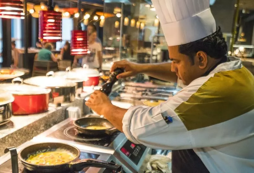 هتل Dusit Thani Dubai