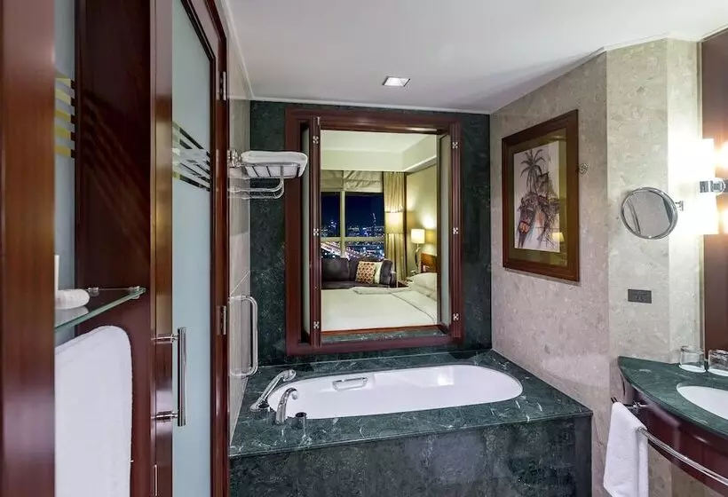 هتل Dusit Thani Dubai
