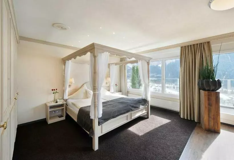 酒店 Eiger Mountain & Soul Resort