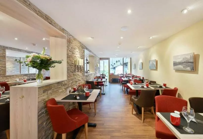 酒店 Eiger Mountain & Soul Resort