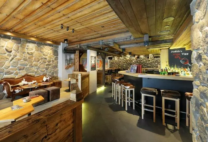 酒店 Eiger Mountain & Soul Resort