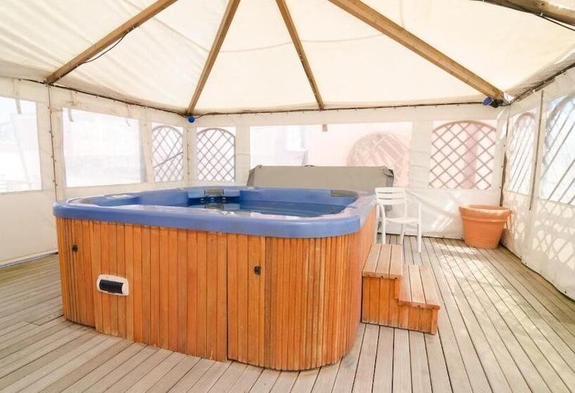 호텔 Flora Wellness & Beauty