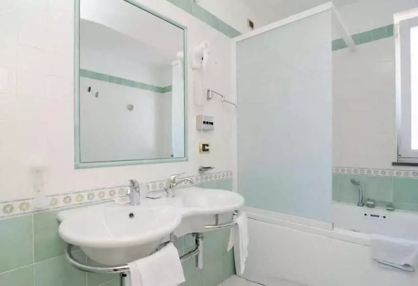 호텔 Flora Wellness & Beauty