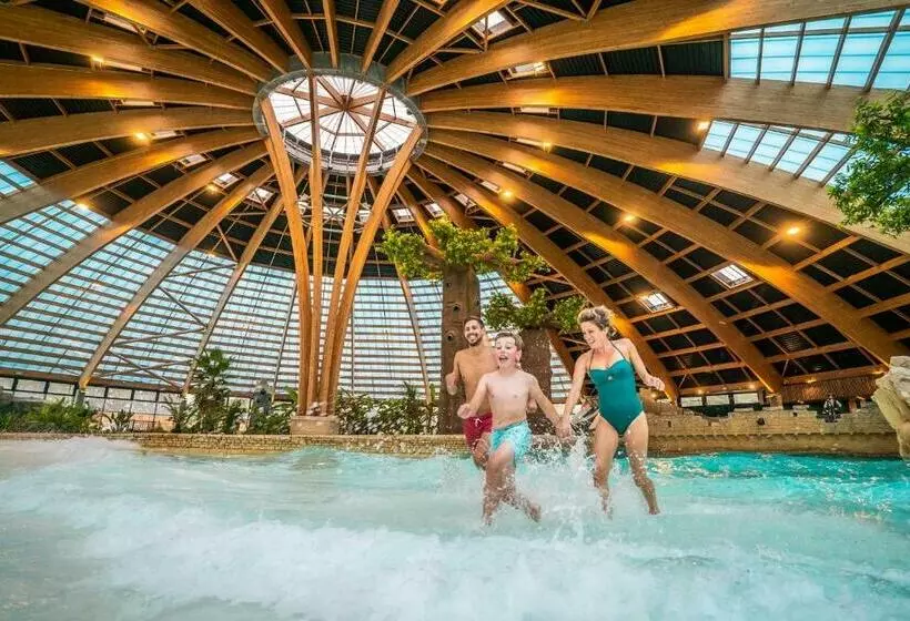 هتل Les Ormes Domaine Et Resort