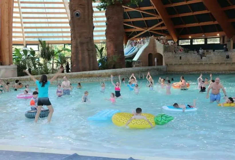 هتل Les Ormes Domaine Et Resort