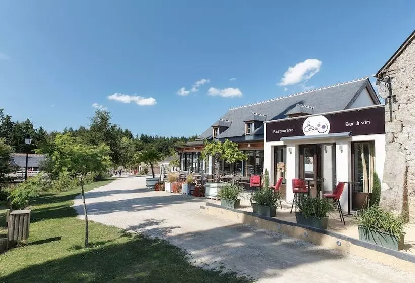 هتل Les Ormes Domaine Et Resort