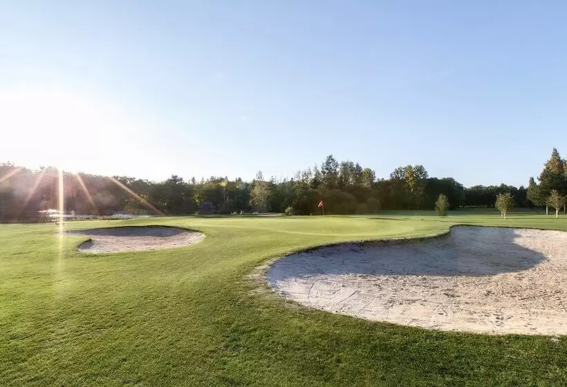 هتل Les Ormes Domaine Et Resort