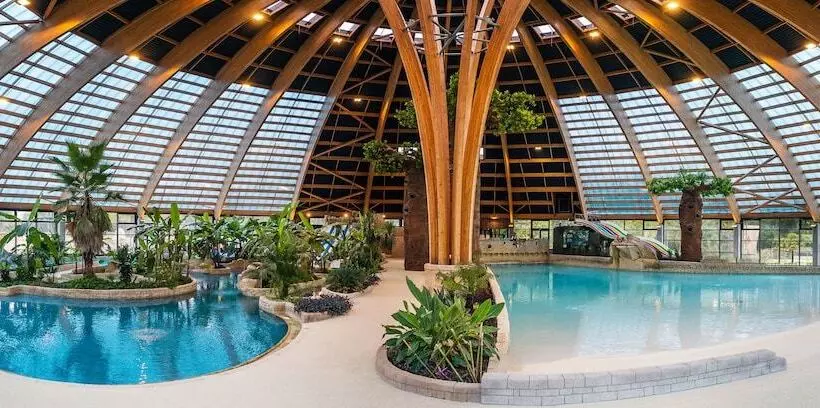 هتل Les Ormes Domaine Et Resort