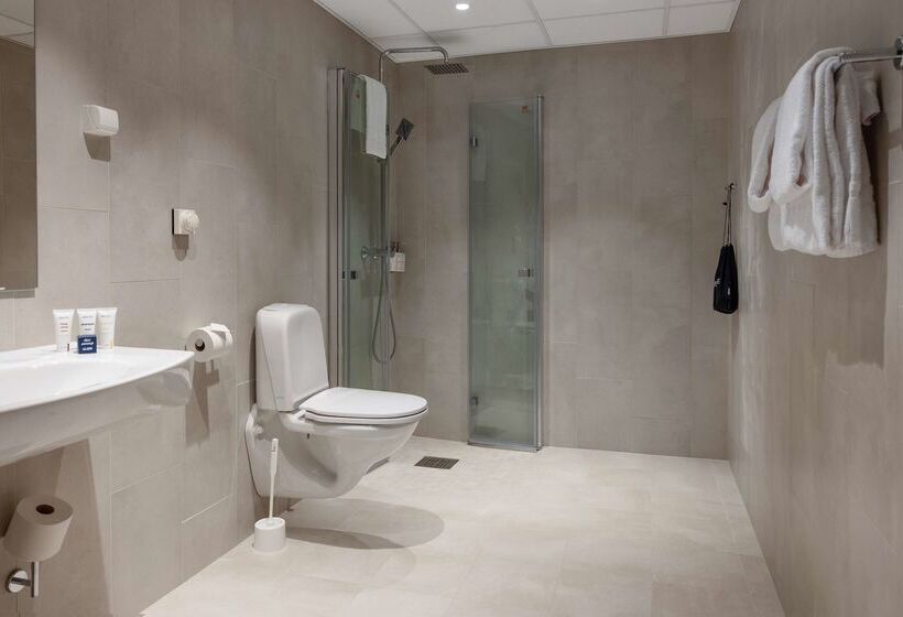 Park Inn By Radisson Oslo Airport Hotel West