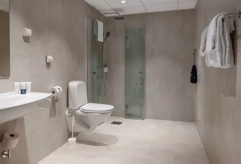 Park Inn By Radisson Oslo Airport Hotel West