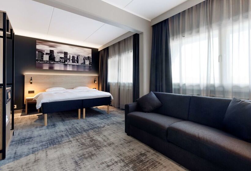 Park Inn By Radisson Oslo Airport Hotel West
