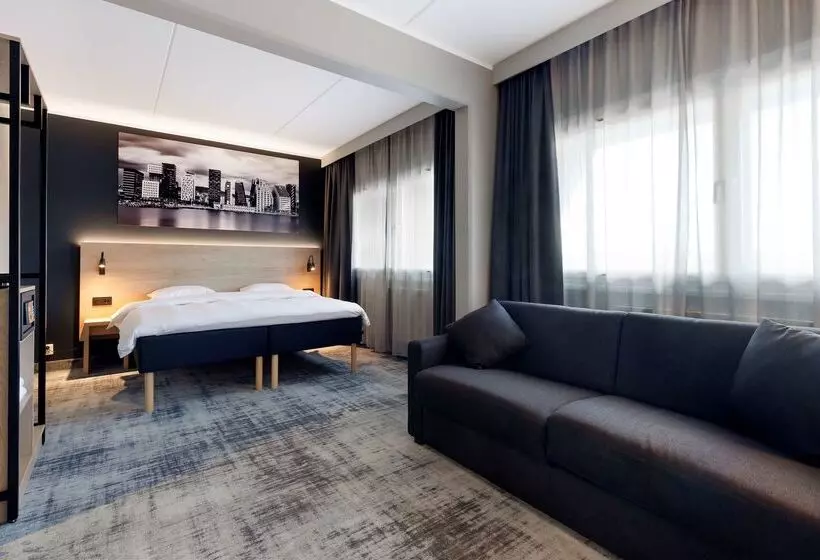 Park Inn By Radisson Oslo Airport Hotel West