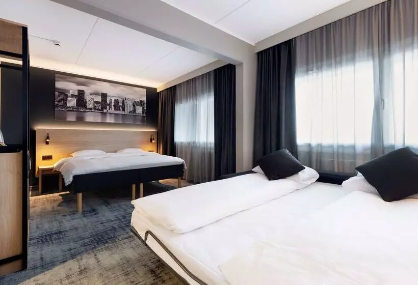 Park Inn By Radisson Oslo Airport Hotel West