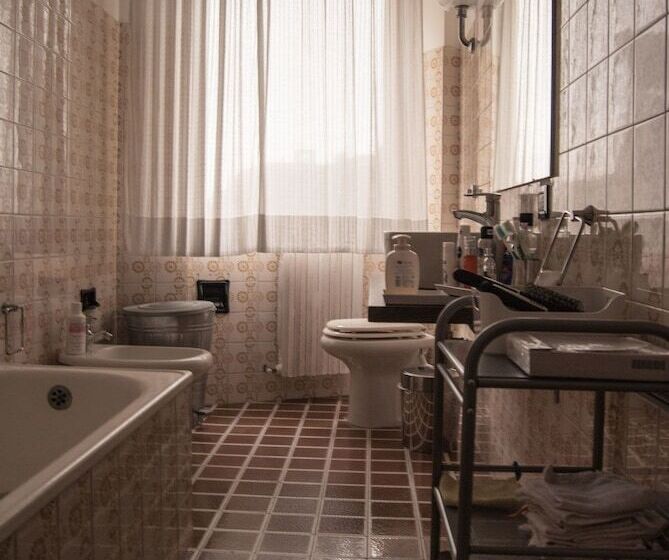 مبيت وإفطار La Casa Di Adua