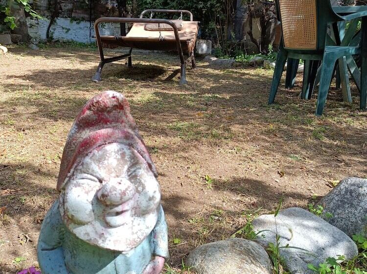 تختخواب و صبحانه Old Garden